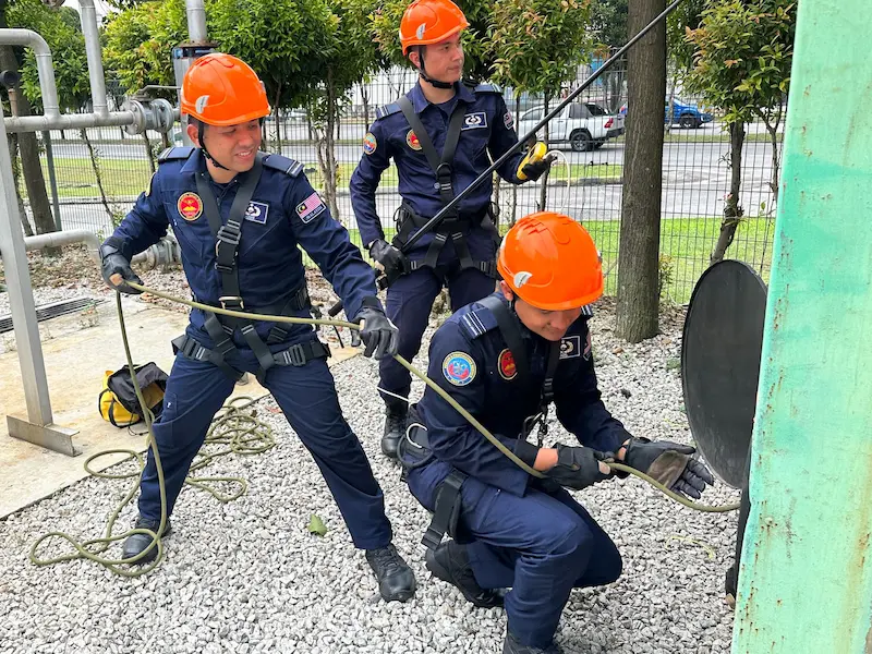 Participants preparing rescue equipment during confined space rescue training